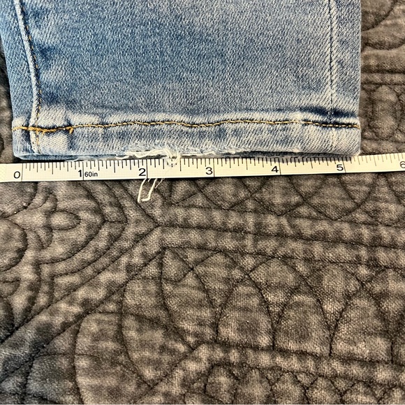 LOFT High Rise Skinny Distressed Jean. Light wash 4/27 - Picture 6 of 14